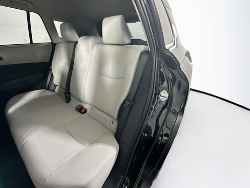 Used 2025 Toyota Corolla Cross L image 25