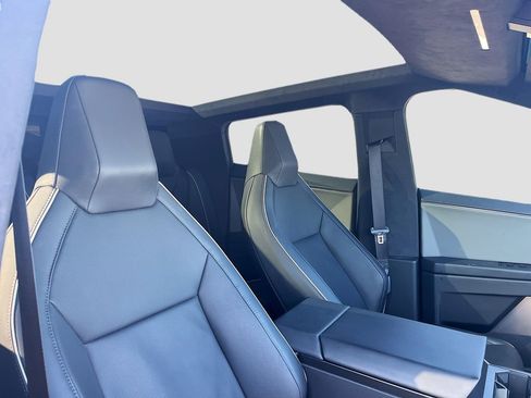 Used 2025 Tesla Cybertruck AWD Crew Cab image 29