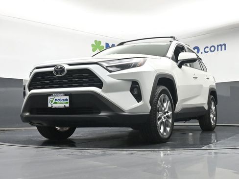 Used 2022 Toyota RAV4 XLE Premium AWD/4WD image 7