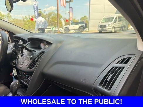 Used 2017 Ford Focus SE image 9