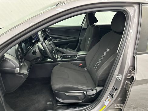 Used 2021 Hyundai Elantra SEL w/ Convenience Package FWD image 9