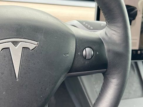 Used 2024 Tesla Model Y Long Range AWD/4WD image 15