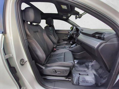 Used 2021 Audi Q3 2.0T Premium w/ Convenience Package AWD/4WD image 24