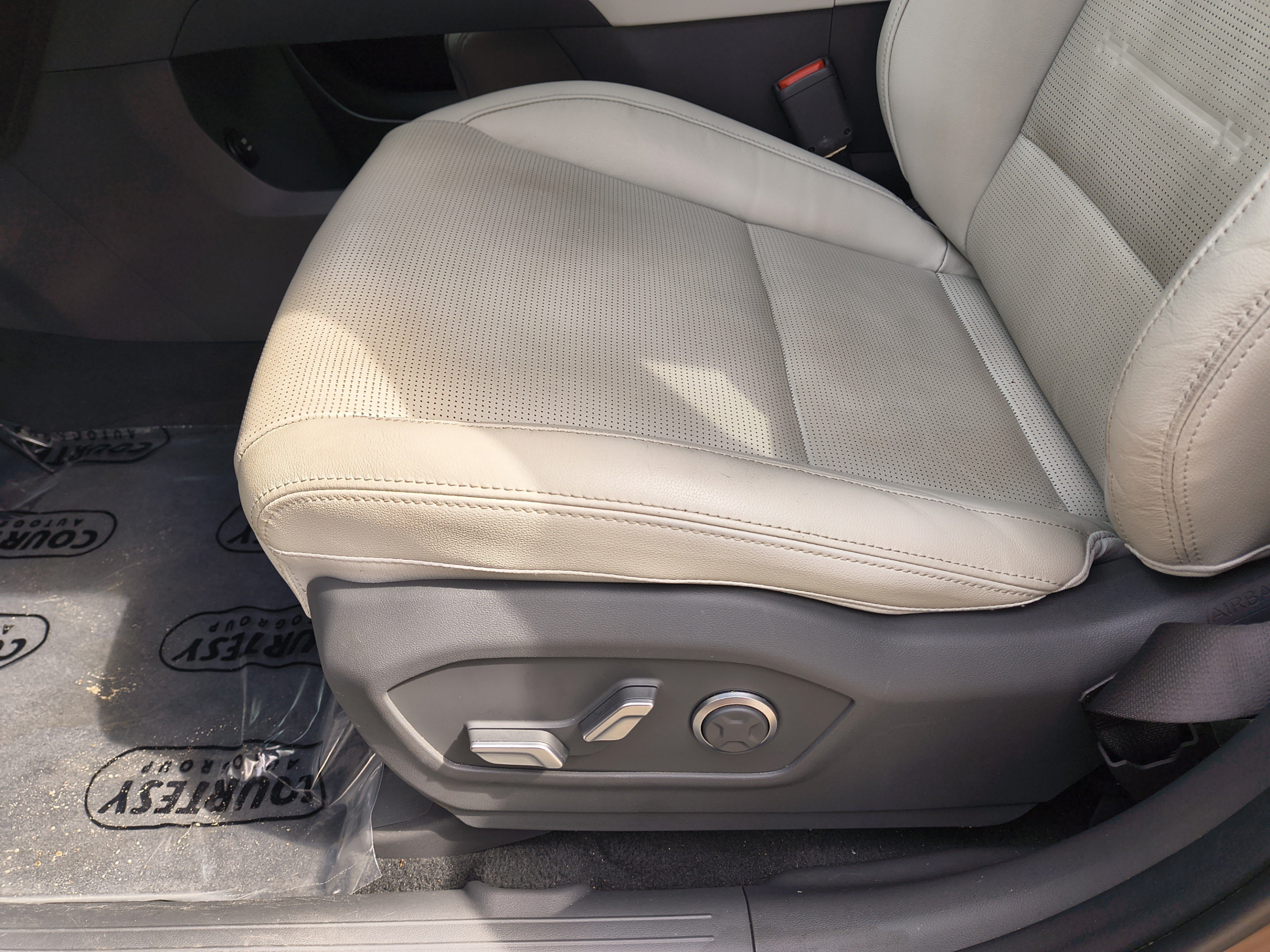 Used 2024 Hyundai Santa Fe Limited FWD image 24