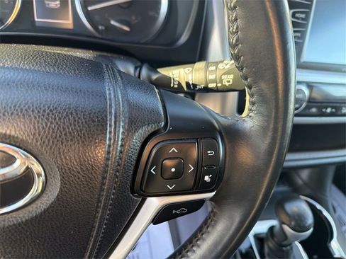 Used 2014 Toyota Highlander Limited image 18