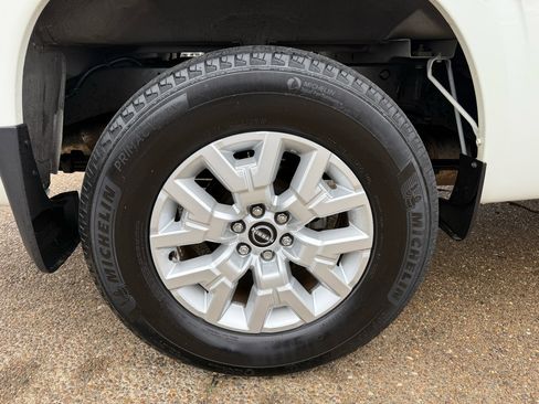 Used 2022 Nissan Frontier SV w/ Technology Package image 6