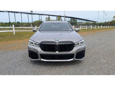 Used 2022 BMW 750i xDrive w/ Executive Package image 2