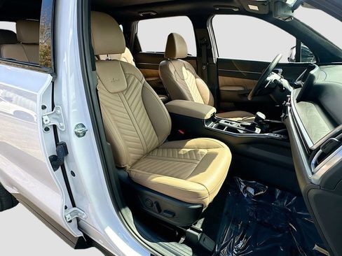 Certified 2025 Kia Sorento SX Prestige w/ Olive Brown Leather Package image 30