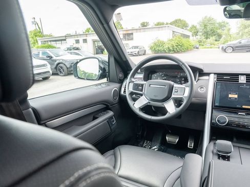 Certified 2025 Land Rover Discovery Dynamic SE AWD/4WD image 19