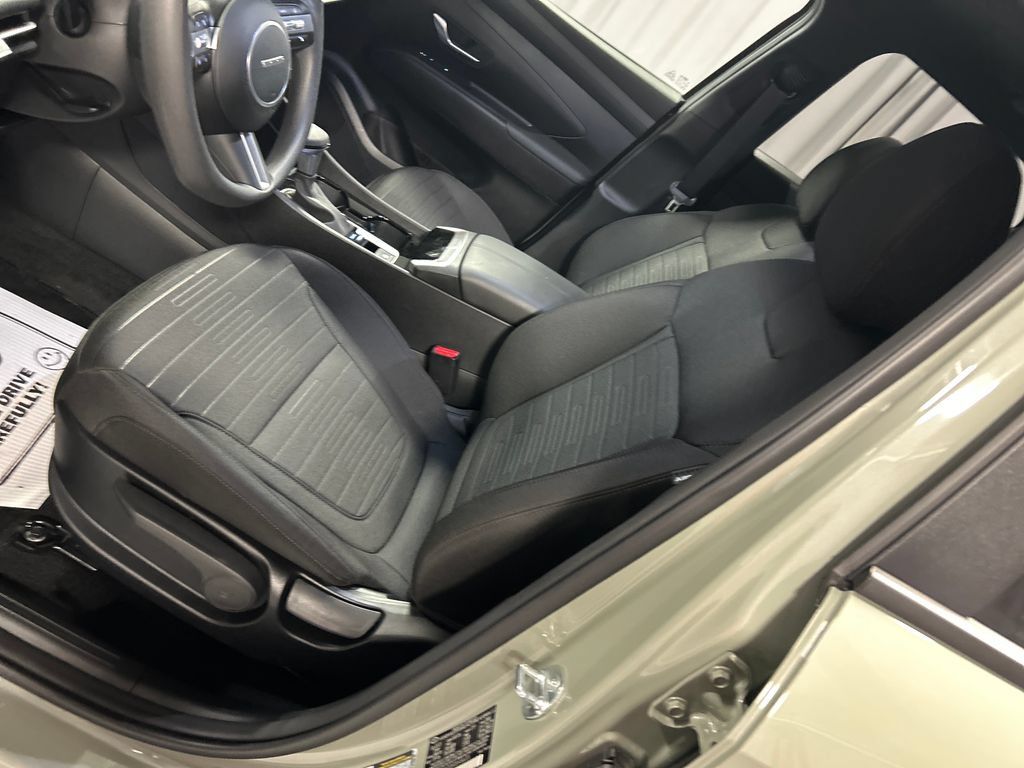 Used 2025 Hyundai Santa Cruz SE AWD/4WD image 10