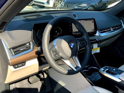 Used 2025 BMW X1 xDrive28i w/ Technology Package image 9