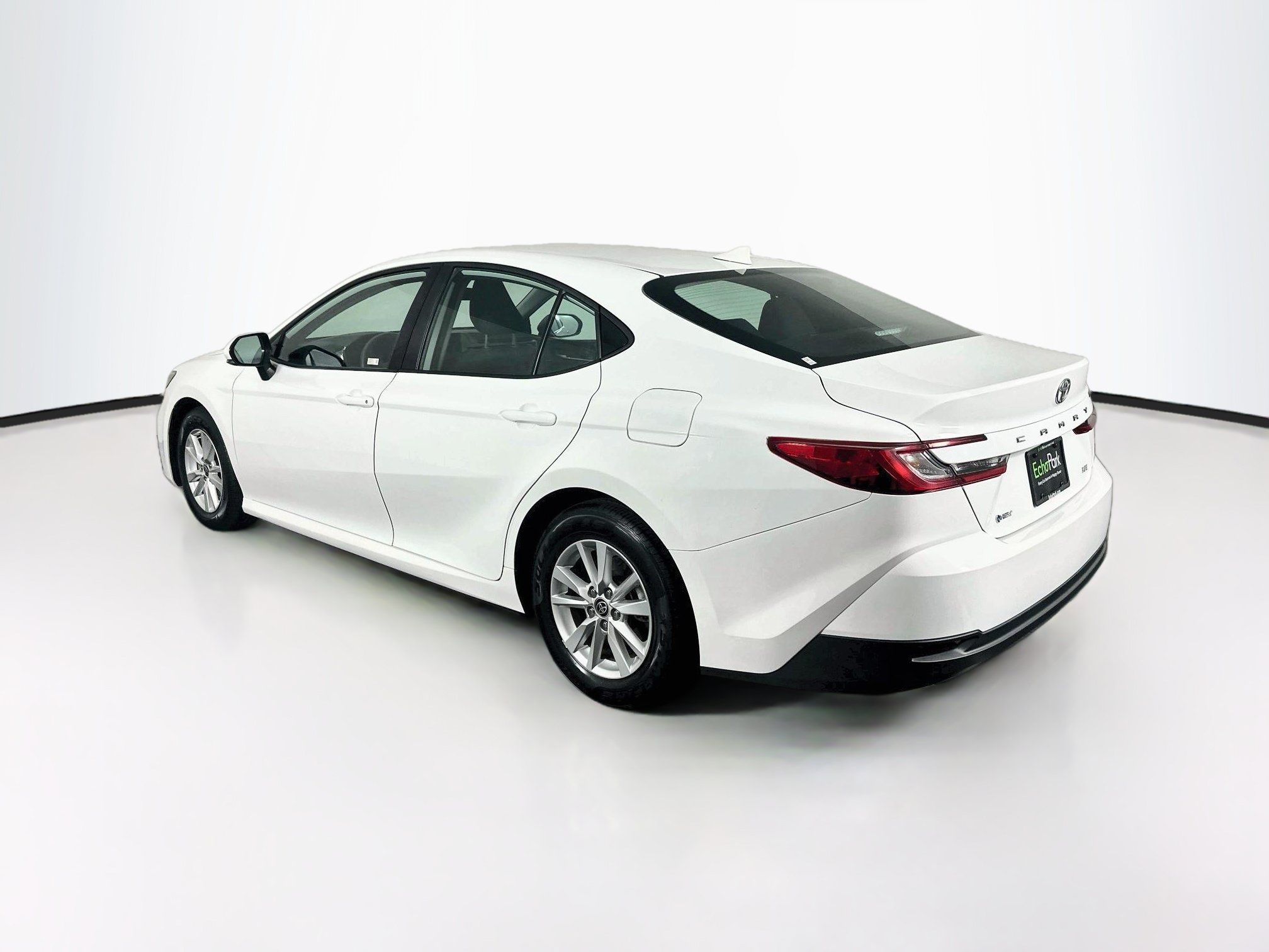 Used 2025 Toyota Camry LE FWD image 5