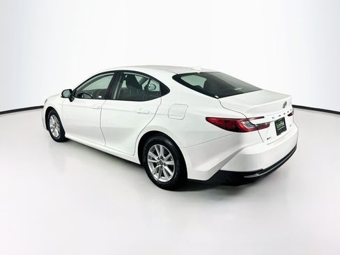 Used 2025 Toyota Camry LE FWD image 5