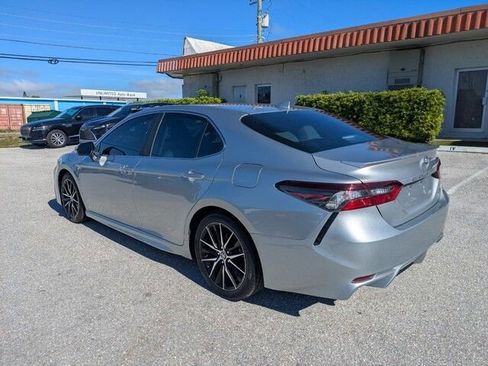 Used 2021 Toyota Camry SE w/ Convenience Package image 5