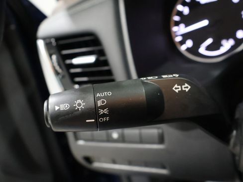 Used 2022 Nissan Rogue SV image 35