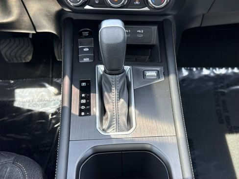 Certified 2025 Nissan Kicks SV w/ SV Premium Package AWD/4WD image 14