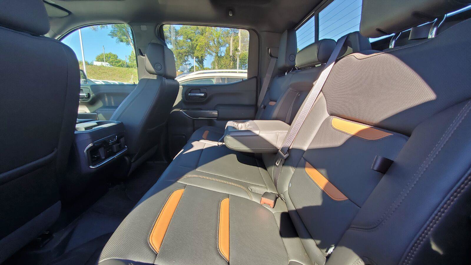 Used 2019 GMC Sierra 1500 AT4 w/ AT4 Premium Package AWD/4WD image 5