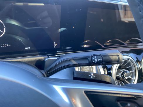 Used 2025 Mercedes-Benz GLB 250 4MATIC image 18