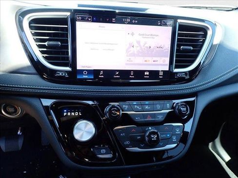 New 2025 Chrysler Pacifica Select image 19