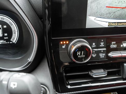 Used 2025 Toyota Highlander XSE AWD/4WD image 9