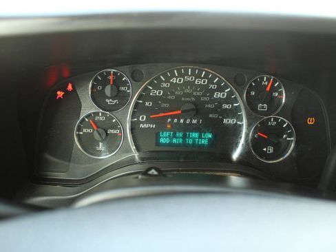 Used 2016 Chevrolet Express 2500 RWD image 12