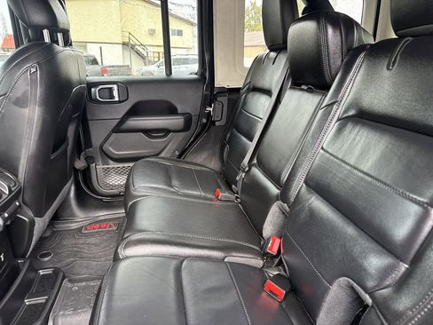 Used 2020 Jeep Wrangler Unlimited Sahara image 10