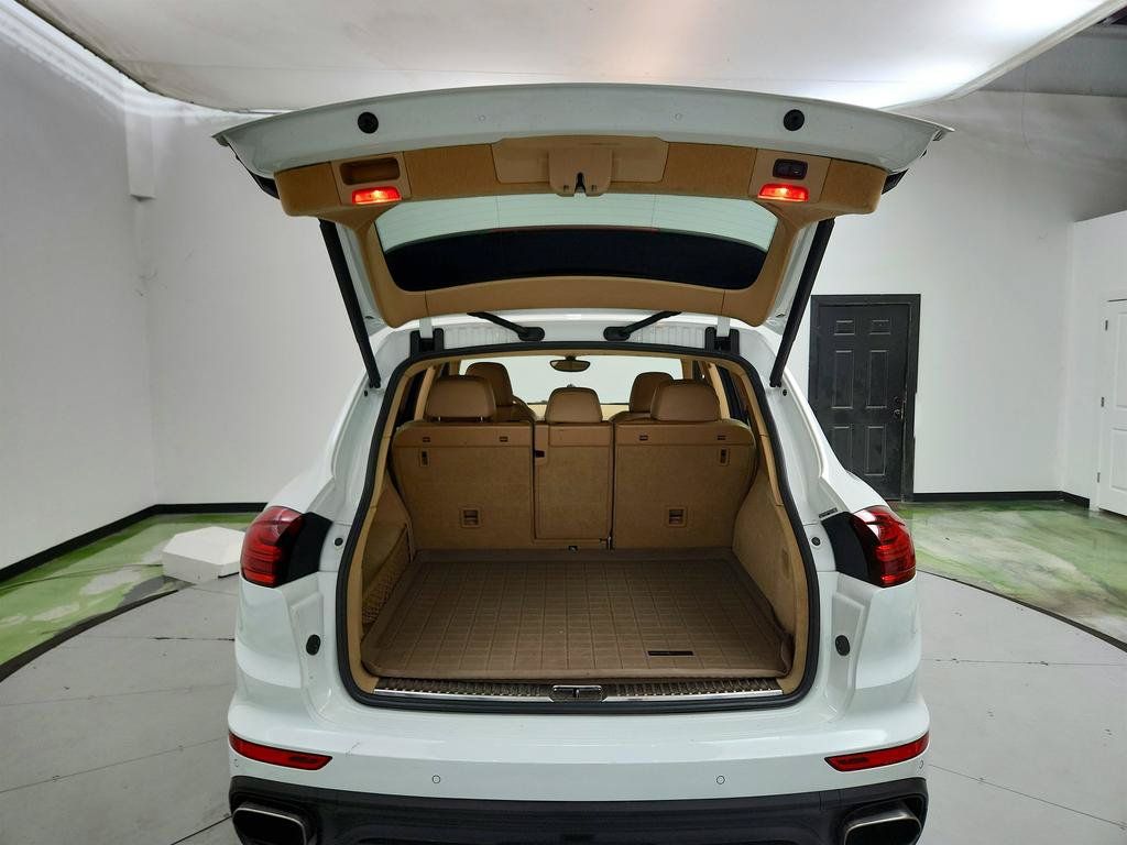 Used 2017 Porsche Cayenne Platinum Edition w/ Premium Package (PJV) AWD/4WD image 31