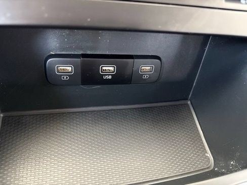 Certified 2024 Kia Carnival LX FWD image 18