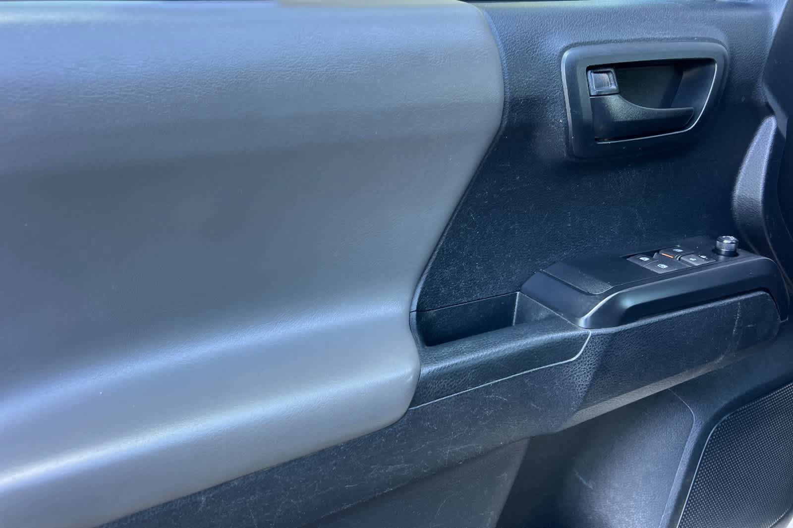Used 2020 Toyota Tacoma SR RWD image 12