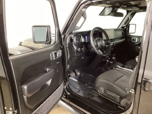 Used 2026 Jeep Gladiator Mojave AWD/4WD image 11