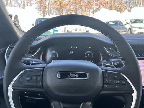 New 2025 Jeep Grand Cherokee Limited w/ Black Appearance Package image 8