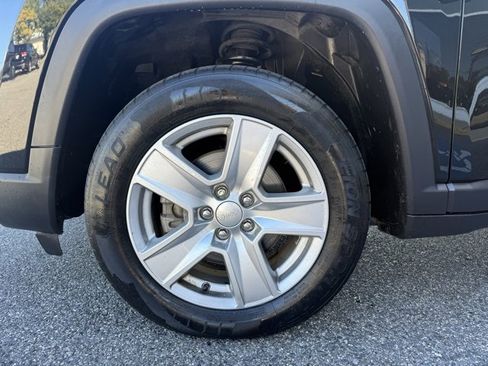 Used 2022 Jeep Compass Latitude image 32