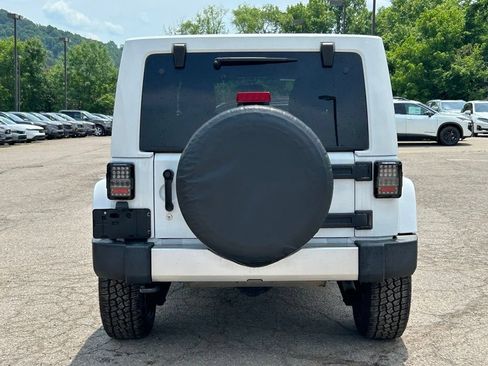 Used 2018 Jeep Wrangler Unlimited Sahara w/ Connectivity Group AWD/4WD image 4