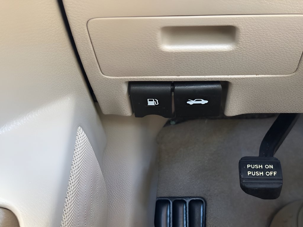 Used 2014 Nissan Altima 2.5 SV FWD image 25