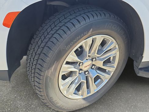 Used 2024 GMC Yukon XL Denali AWD/4WD image 30