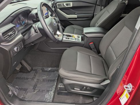 Used 2022 Ford Explorer XLT image 13