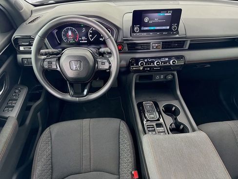 Used 2025 Honda Pilot Sport image 27