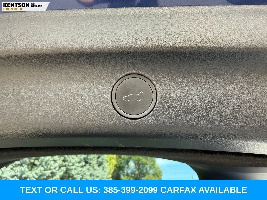 Used 2023 Tesla Model Y Long Range AWD/4WD image 31