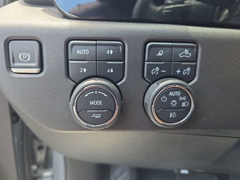 Used 2024 Chevrolet Silverado 1500 LT Trail Boss w/ LT Trail Boss Premium Package AWD/4WD image 27