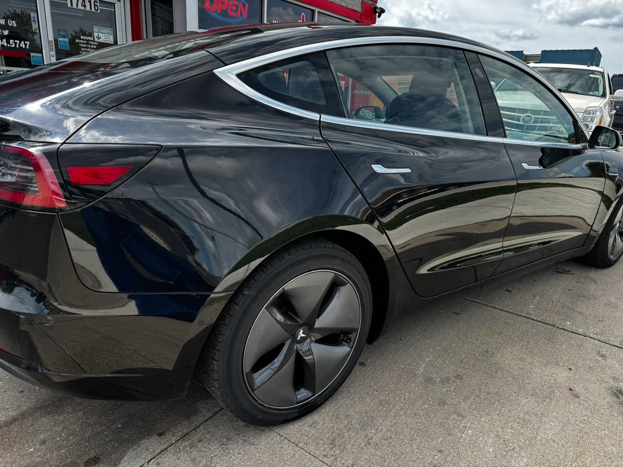 Used 2018 Tesla Model 3 Long Range AWD/4WD image 3