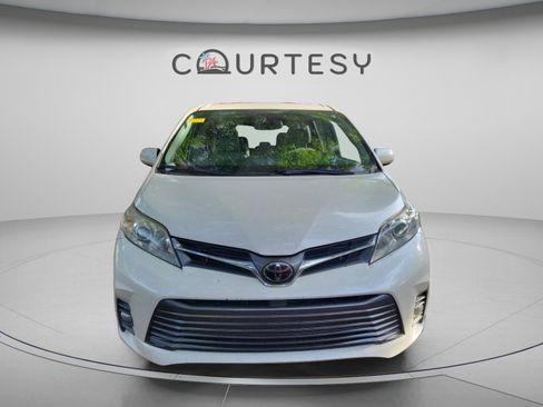 Used 2020 Toyota Sienna XLE FWD image 29
