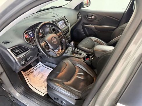 Used 2020 Jeep Cherokee Latitude Lux w/ Comfort/Convenience Group AWD/4WD image 17