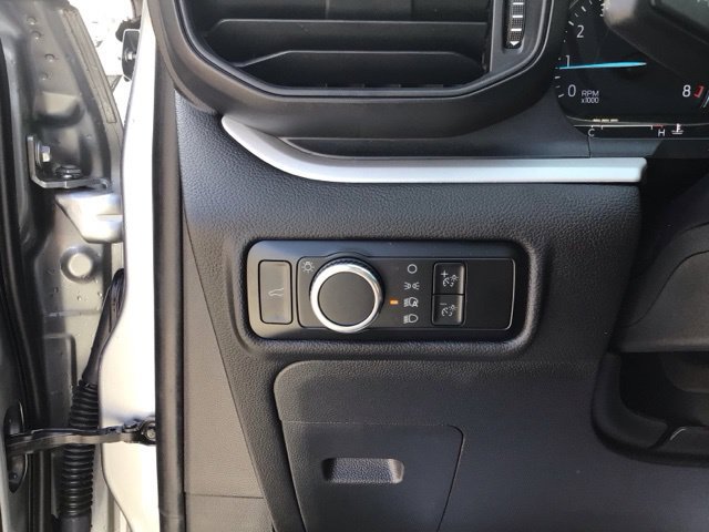 Used 2023 Ford Explorer XLT AWD/4WD image 13