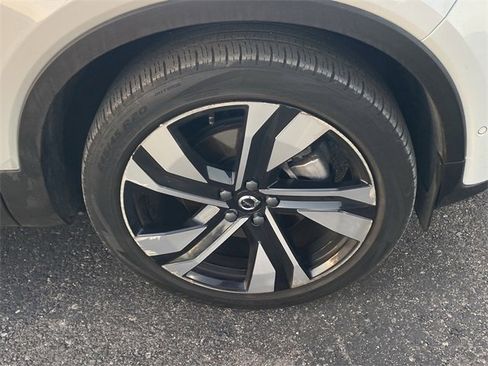 Used 2023 Volvo XC40 B4 Plus w/ Driver Assist Package image 4