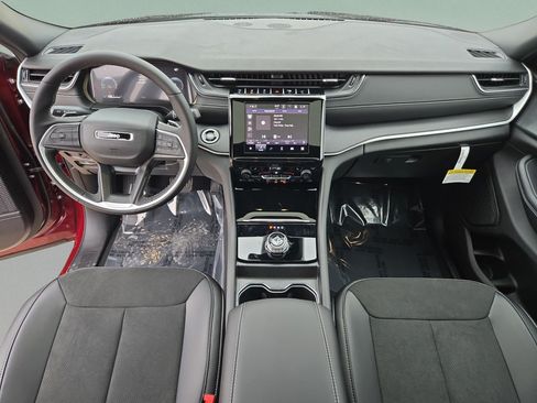 New 2025 Jeep Grand Cherokee Altitude RWD image 27