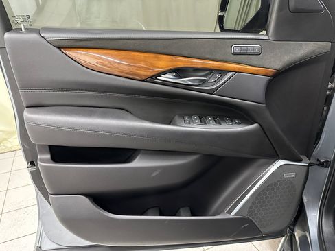 Used 2020 Cadillac Escalade Luxury image 42