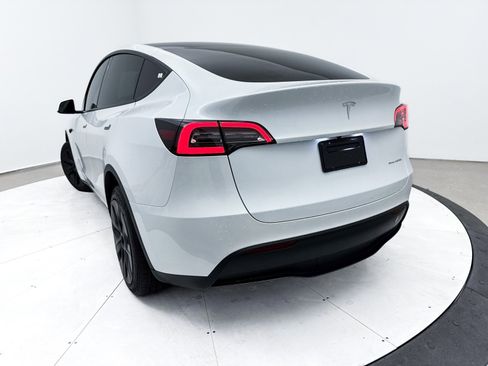 Used 2023 Tesla Model Y Long Range image 7