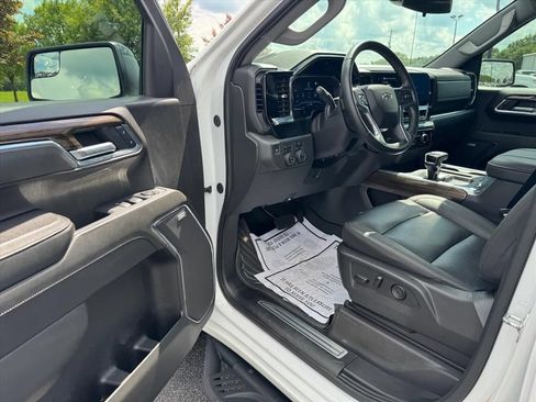 Used 2025 Chevrolet Silverado 1500 LT Trail Boss w/ Convenience Package II AWD/4WD image 14