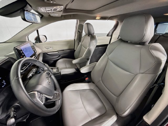 Used 2022 Toyota Sienna XLE FWD image 4