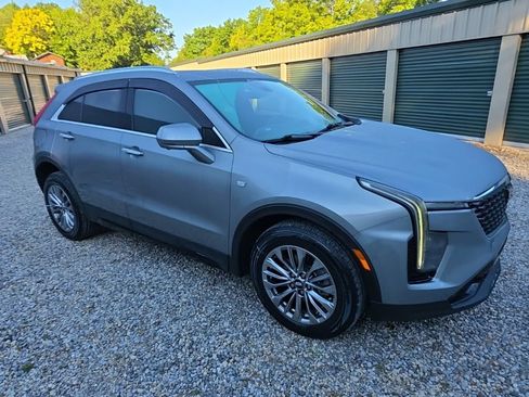 Used 2025 Cadillac XT4 Premium Luxury w/ Cold Weather Package FWD image 9